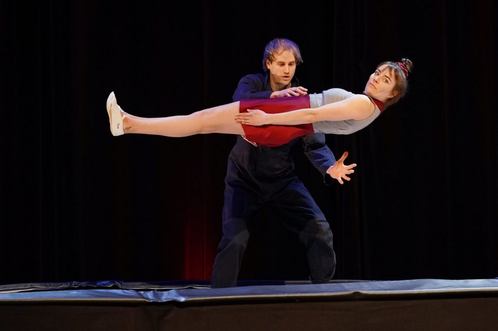 Die Trampolinshow vom Duo Aramelo.