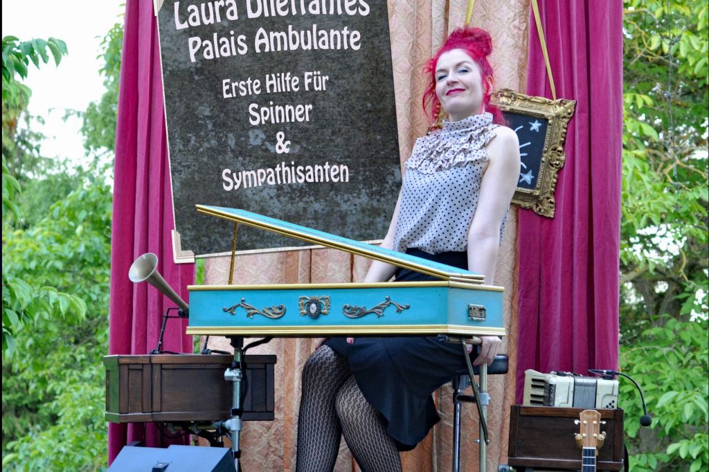 Laura Dilettante - Straßentheater