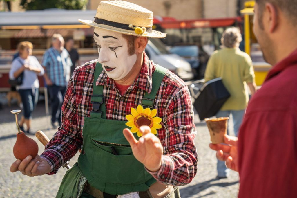 Pantomime für Straßenfest