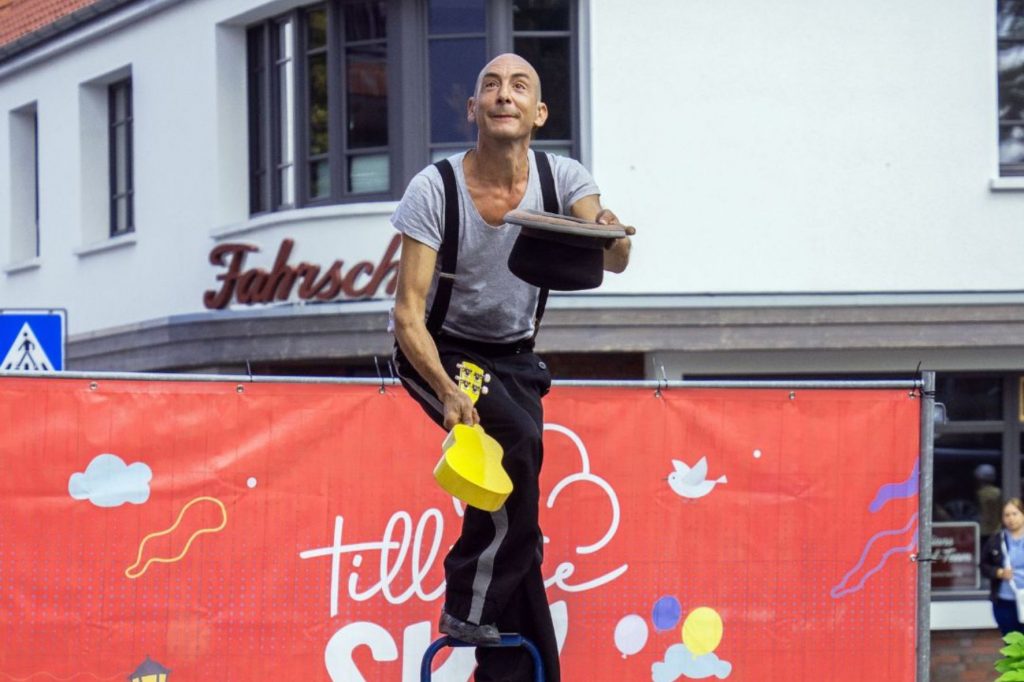 Chriss Breuning zeigt seine Hochradartistik