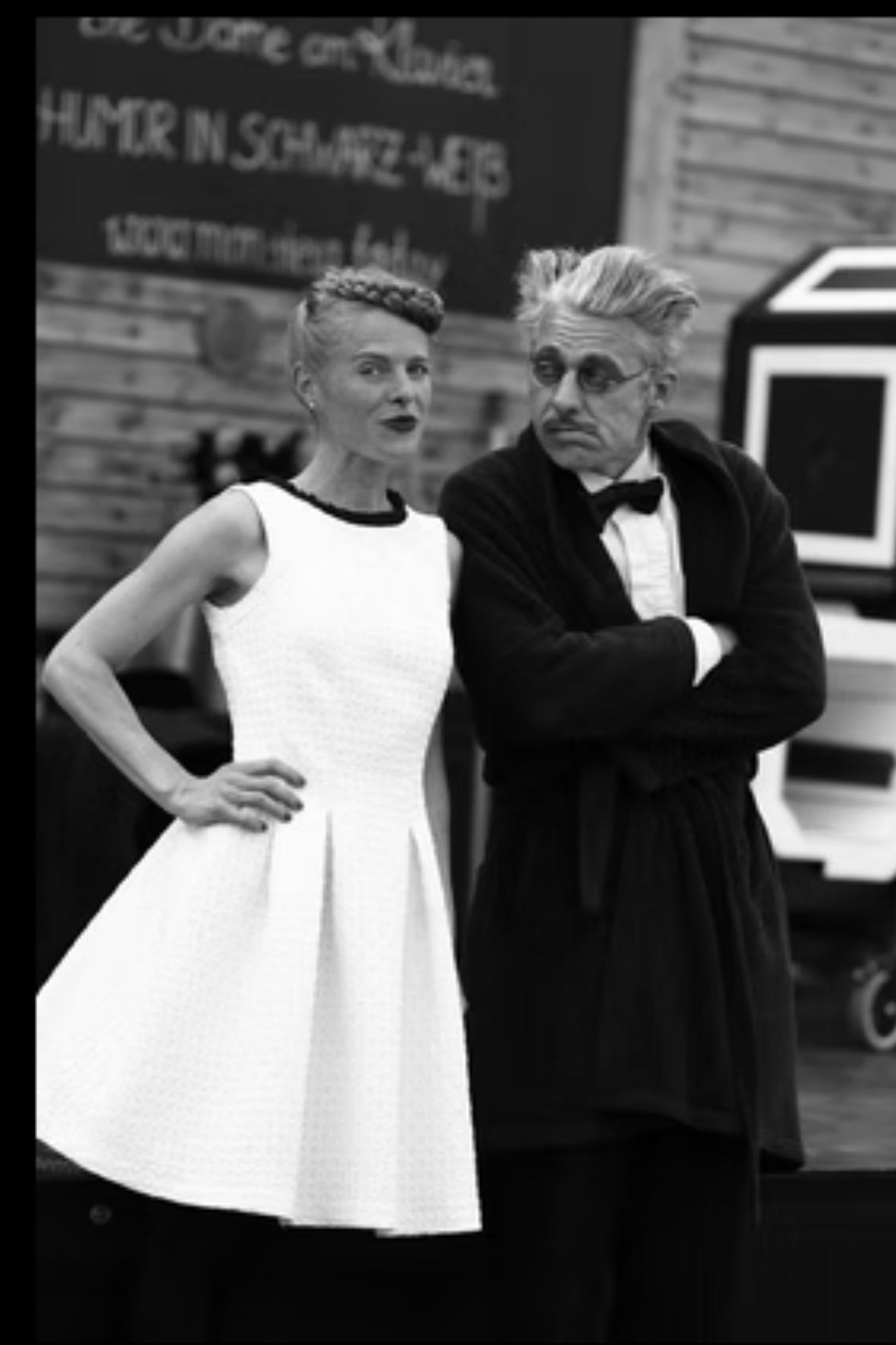 Monsieur & die Dame am Klavier mit ihrer zeitlosen Straßenshow