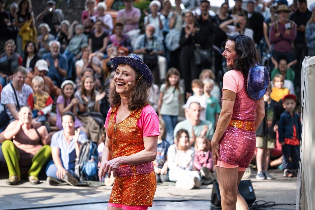 Flying Sisters zeigen Clownerie vom feinsten