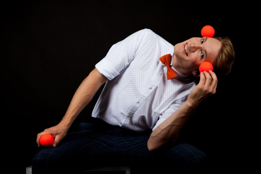 Lukas Köster der charmante Bouncingball Jongleur
