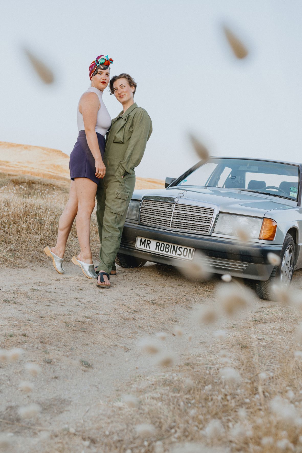 Luzie und Gwendou und ihr eigenwilliger Oldtimer