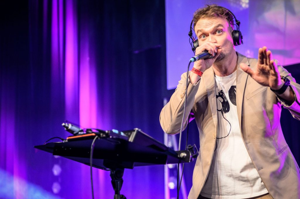 Dustin-Warre-mit-seiner-Loopstation
