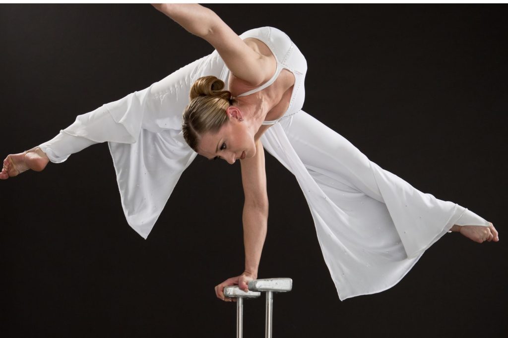 Marina-Skulditskaya-perfekte-Handstandkunst.