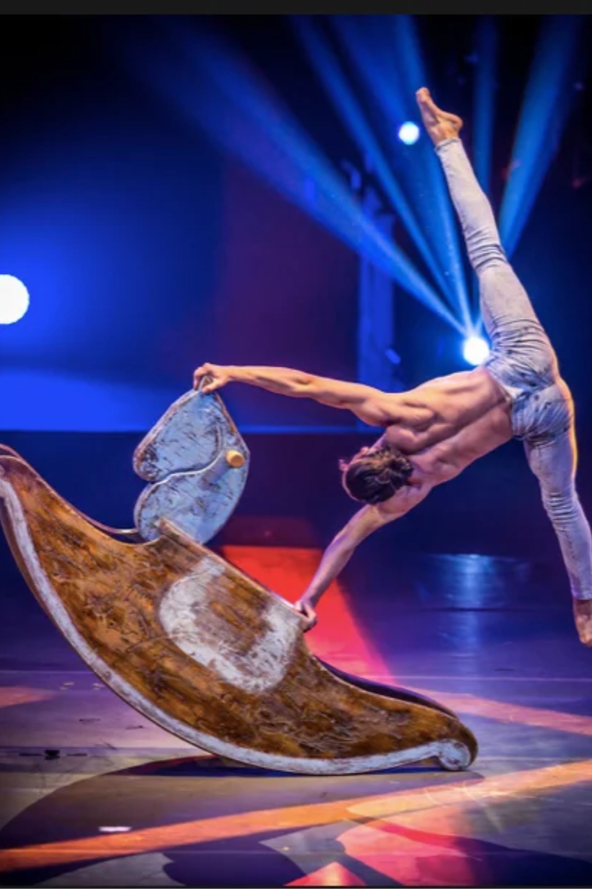 Saleh Yazdani mit seiner Handstandkunst